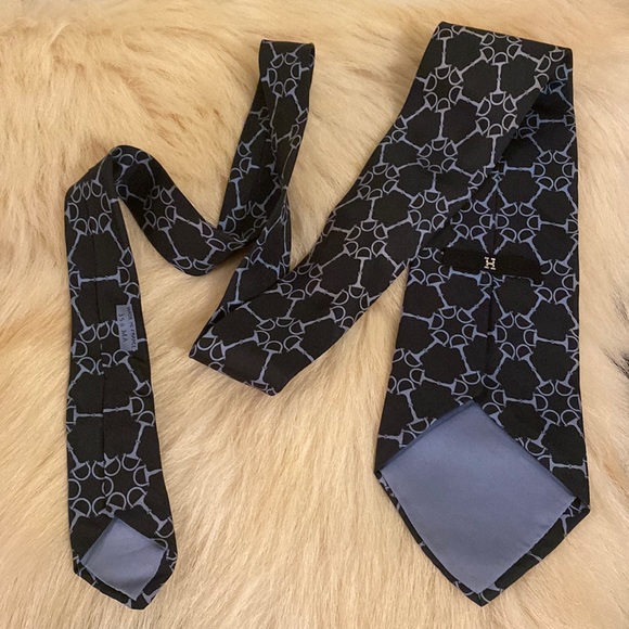 Iconic equestrian themed Hermès slim silk tie - Picture 12 of 14